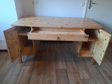 Massief houten bureau met opbergruimte