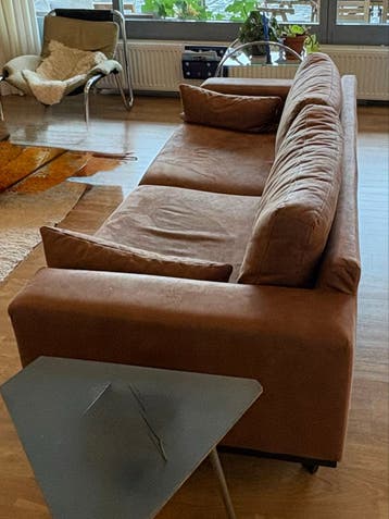 GRATIS driepersoonsbank in cognac / bruin stof