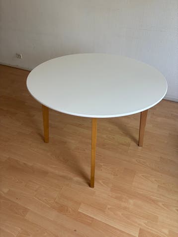 Ronde witte tafel met houten poten Jysk  - gratis ophalen