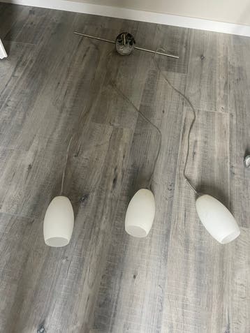 Moderne hanglamp met 3 glazen kappen