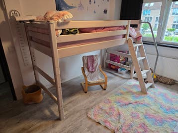 GRATIS! Halfhoogslaper met gordijntjes voor onder het bed