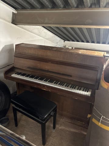 Gratis Rippen piano, moet gestemd worden