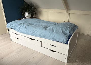 Ikea bed met lades (4x) en matras