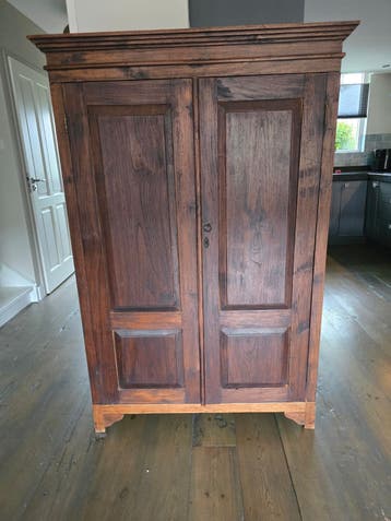 Gratis af te halen: Donker houten tv-kast (gebruikt)