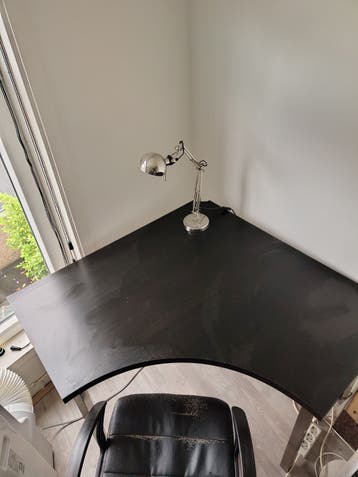 Hoekbureau Donkerbruin met Metalen Poten