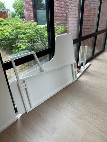 Gratis op te halen vandaag: bureau