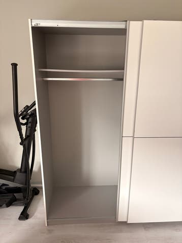 Gratis op te halen: Witte kast met schuifdeuren