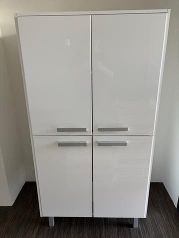 Computer kast met lade en plateau
