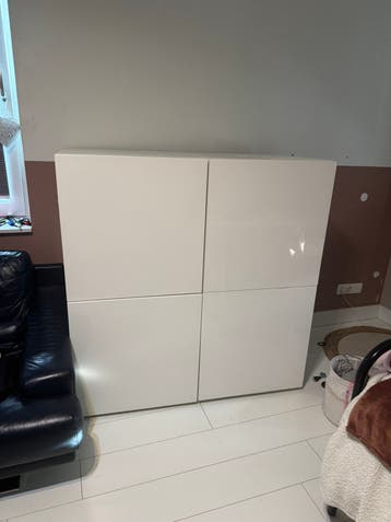 Witte hoogglans kast met 4 deuren en planken