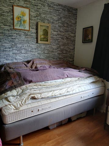 2x 1 persoons bed (met matras) 1 ZGAN  1 Gebruikt