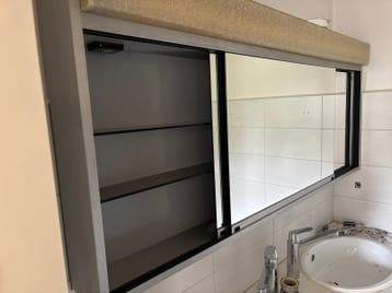 Spiegelkast met schuifdeuren voor badkamer