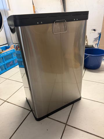 GRATIS gebruikte dubbele prullenbak