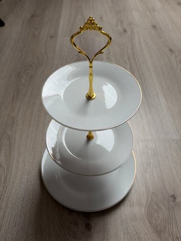 Gratis af te halen: Elegante etagere met 3 lagen