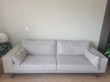 Beige driezitsbank
