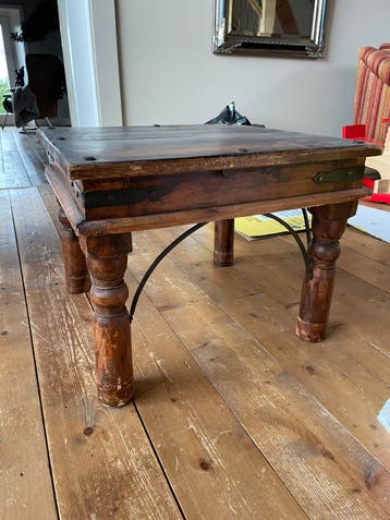Houten salontafel / bijzet tafel