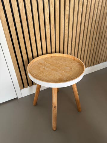 Gratis af te halen: Rond bijzettafeltje / plantentafeltje
