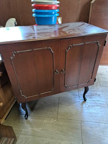 vintage kastje. gratis op te halen.