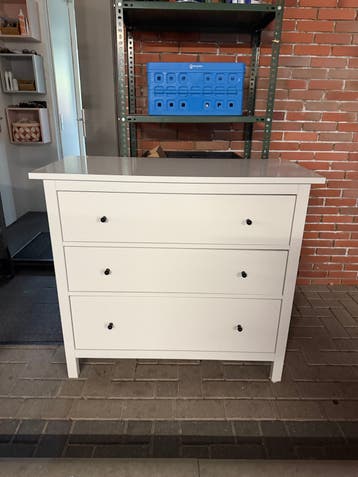 Gratis ladekast met 3 laden - in goede staat (ikea hemnes)