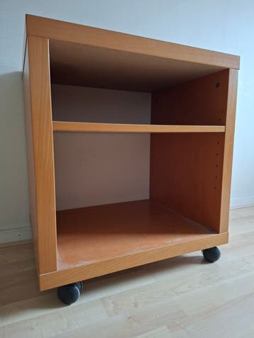 Houten nachtkastje/bijzettafel met wieltjes