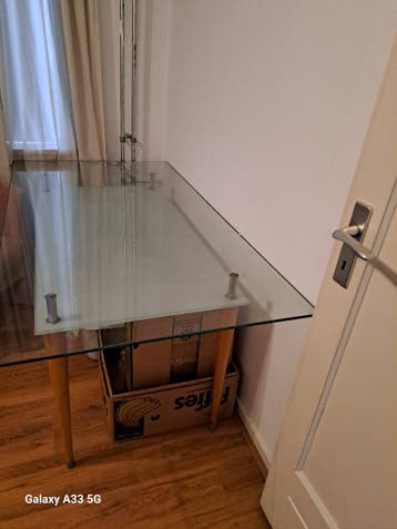 Gratis Glazen eettafel en tv glazen tv kastje