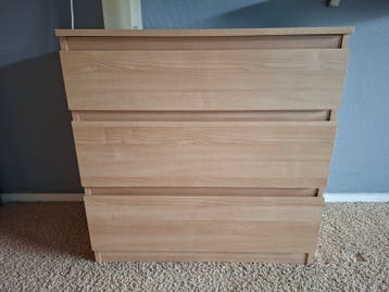 Houten ladekast met 3 laden