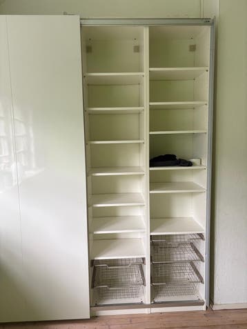 GRATIS: Witte PAX kledingkast met schuifdeuren 200x263x35