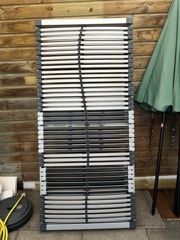 Twee stevige lattenbodems 90x200 cm GRATIS