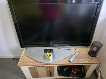 Gratis af te halen tv meubel. Goed lezen verder.