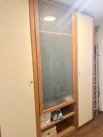 Kledingkast 200 cm breed, 236 cm hoog, 61 cm diep