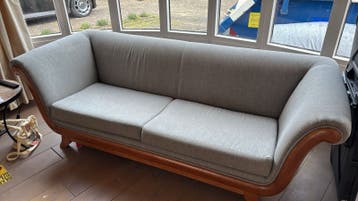 Gratis!!! Comfortabele bank met houten frame