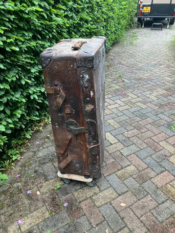 Antieke leren hutkoffer