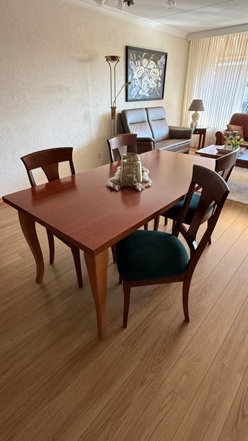 Eettafel met 4 stoelen