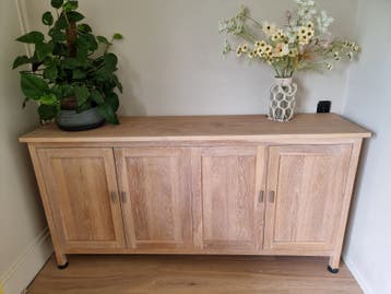 Eikenhouten dressoir met twee lades