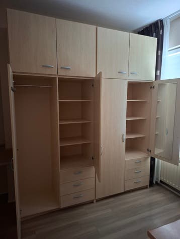 Kledingkast kasten Gratis