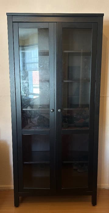 Kast zwart