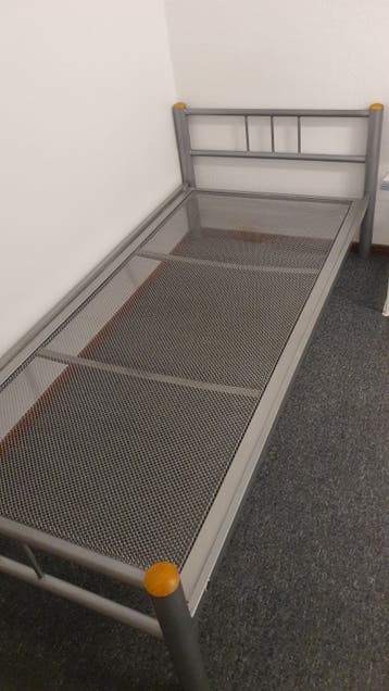 Bedframe 90x200 gratis