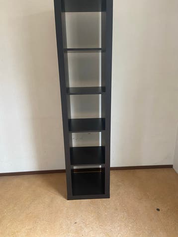 Hoge smalle boekenkast - Donkerbruin