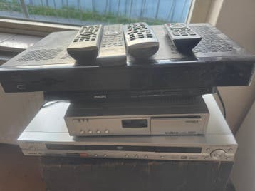 Diverse decoders en harddiskrecorders met afstandsbedieninge