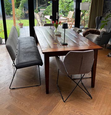 Houten eettafel