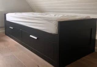Bed eenpersoons, zwart, met twee lades, incl. lattenbodem
