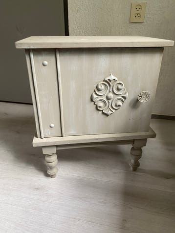 Leuk grijs houten kastje - Gratis af te halen