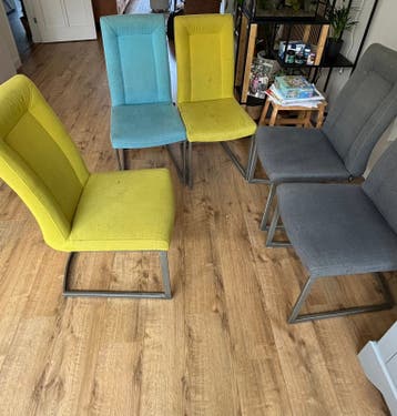 GRATIS eetkamerstoelen af te halen