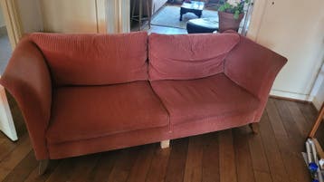 Comfortabele 2,5 zits bank in rood ribfluweel