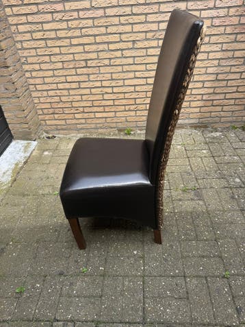 GRATIS 4 Elegante eetkamerstoelen van leer en riet