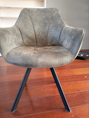 5 stoelen gratis af te halen alleen vandaag