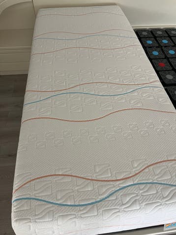 Twee persoonsbed met twee verstelbare bodems 1 matras