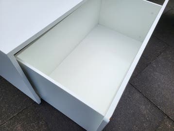 Gratis! Witte speelgoedkist met bankje