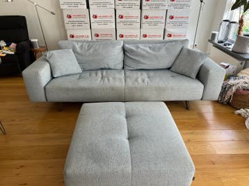 Moderne 3-zits bank met hocker, lichtgrijs/blauw stof