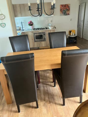 Eethoek met 4 stoelen