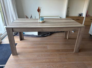 Gratis eikenhouten look eettafel voor 6 personen